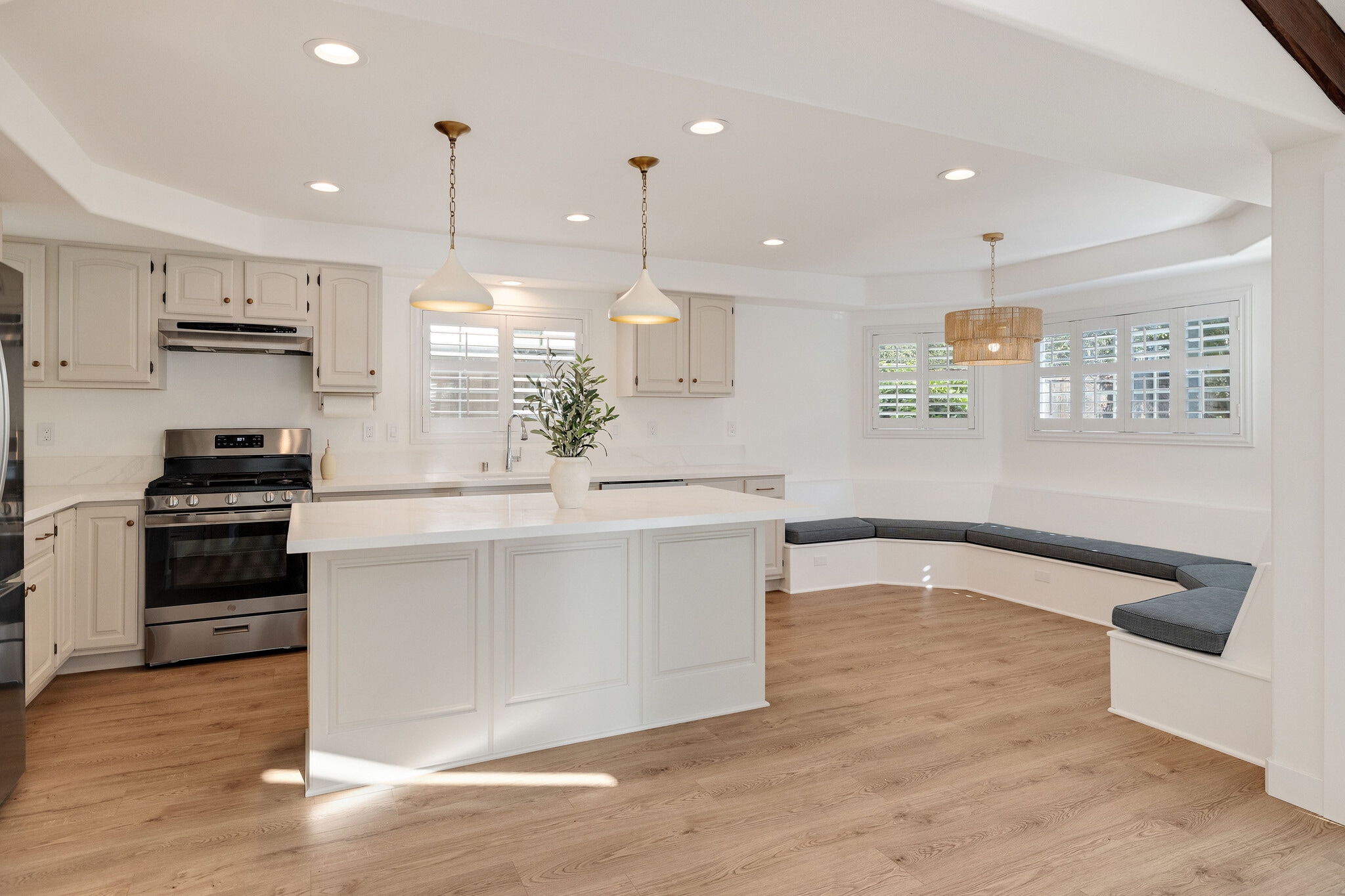 Building Photo - 1504 N Poinsettia Ave