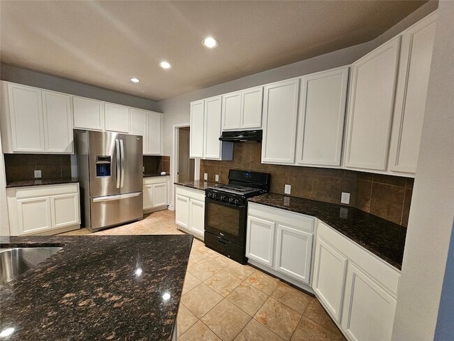 Building Photo - 4330 Lake Cypress Cir