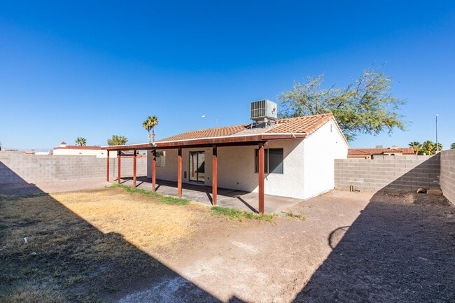 Building Photo - Charming 3-Bed, 2-Bath Single-Story Home i...
