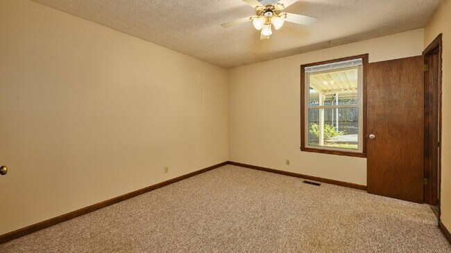 Building Photo - For Rent: 3BR, 1 1/2BA house (Please speak...
