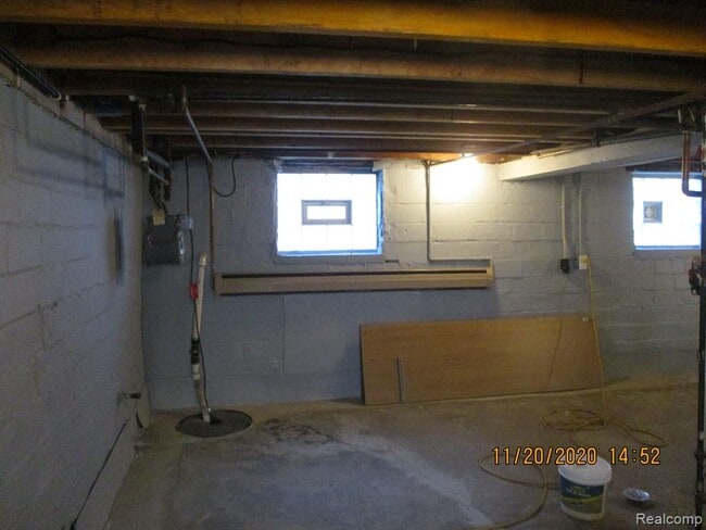 Building Photo - 160 Roehrig St