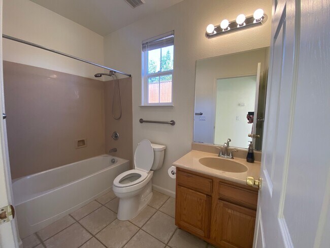 Building Photo - Mediterranean-style 4-bedroom in Seaside Highlands!