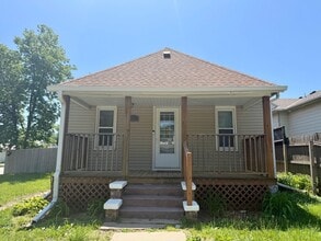 Building Photo - Centrally located 2 bedroom 1 bath house