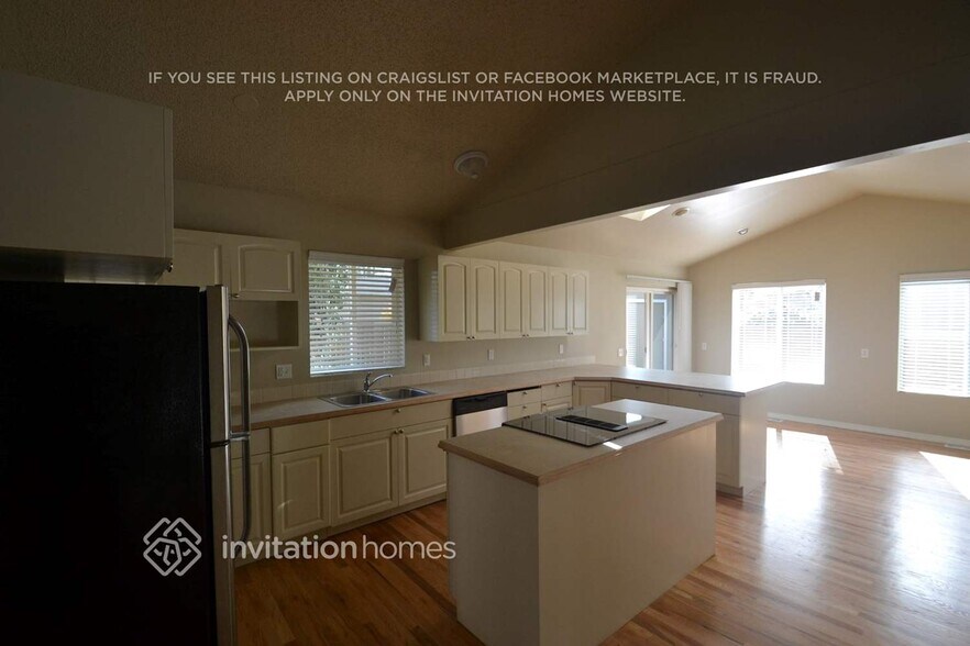 Building Photo - 931 S 240th Pl