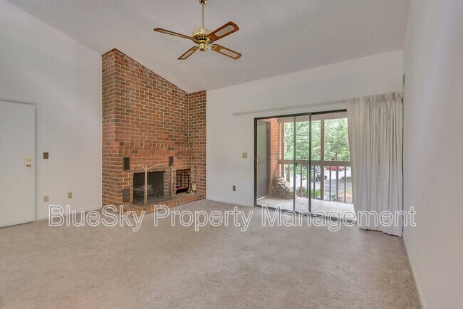 Building Photo - 112-12 Turtle Creek Rd