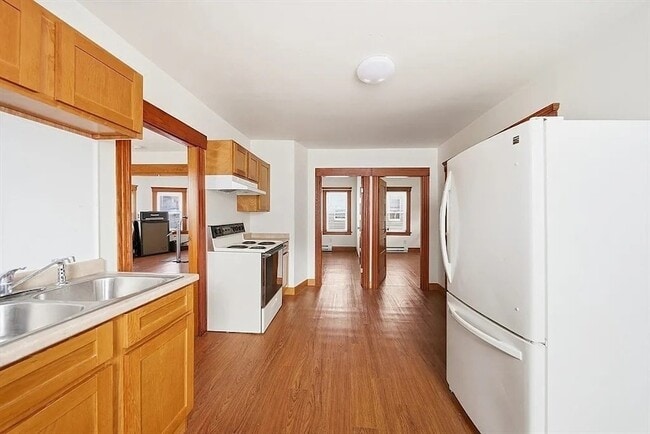 Building Photo - 31 Whitcomb St