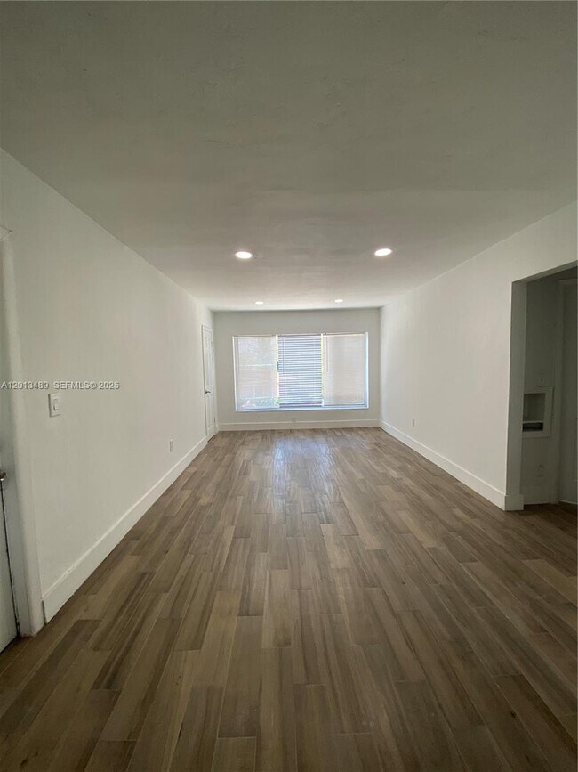 Building Photo - 1025 NE 78th St