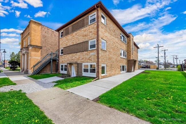 Building Photo - 2608 St Charles Rd