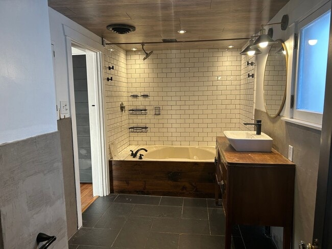 Building Photo - Stunning 5-bedroom in Conestoga Valley School District