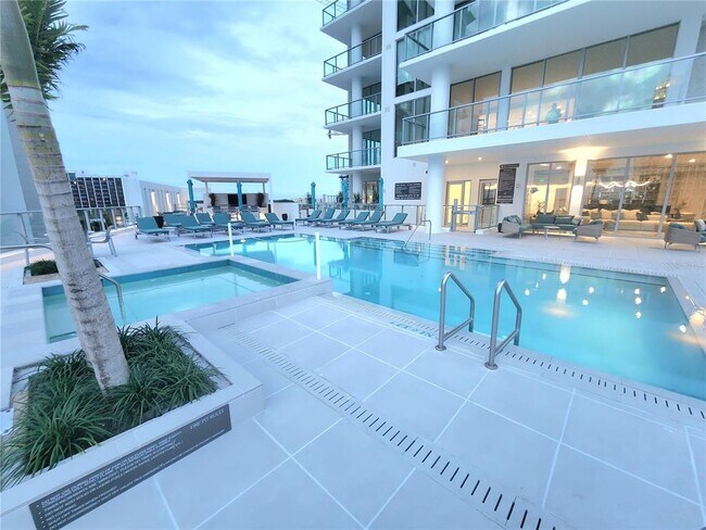 Building Photo - 301 Quay Commons Dr