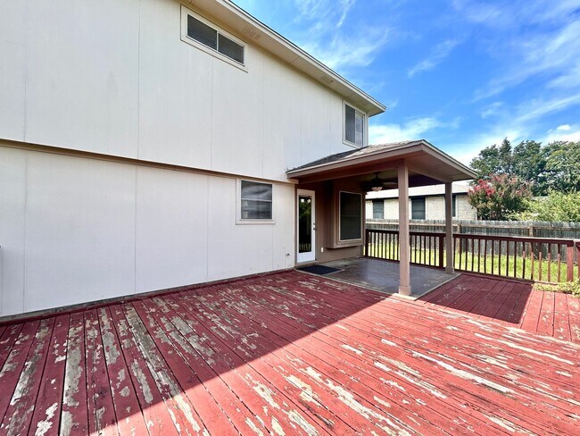 Building Photo - Lovely & Spacious 3/BR 2.5/BA Home in Roun...