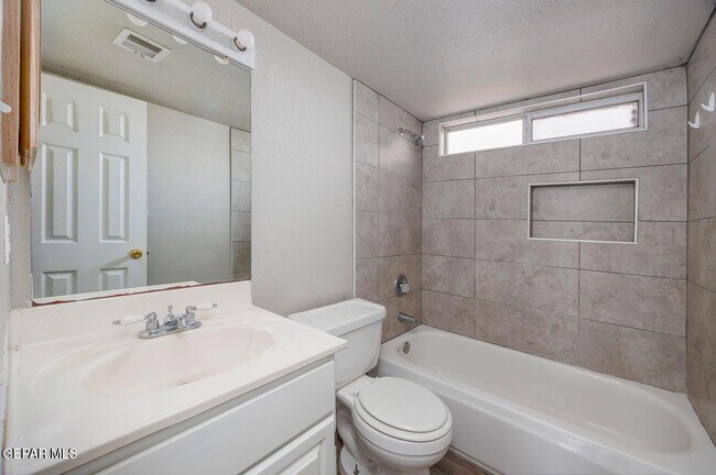 Building Photo - 4237 Loma Rosada Dr