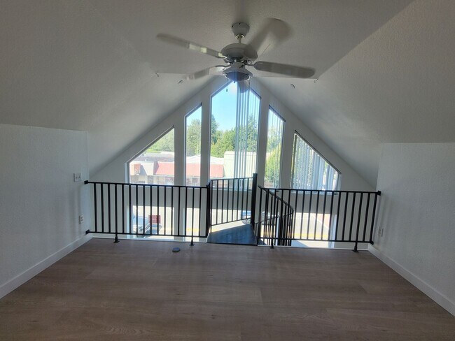 Building Photo - NEWLY Renovated Spacious 1 bedroom unit wi...