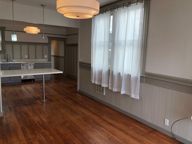 Living room facing kitchen - 1542 Hayes St