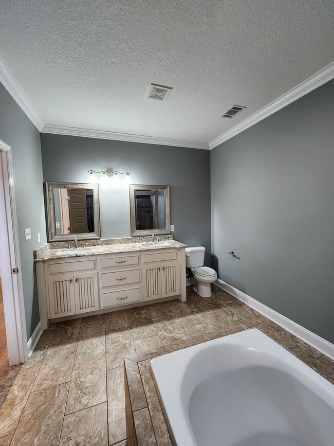 Building Photo - Stylish 3-Bedroom Home with Luxurious Features and Community Perks in Valdosta, GA