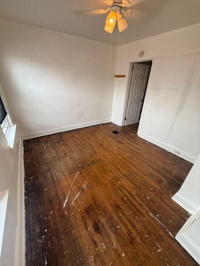 Building Photo - 824 Winton St
