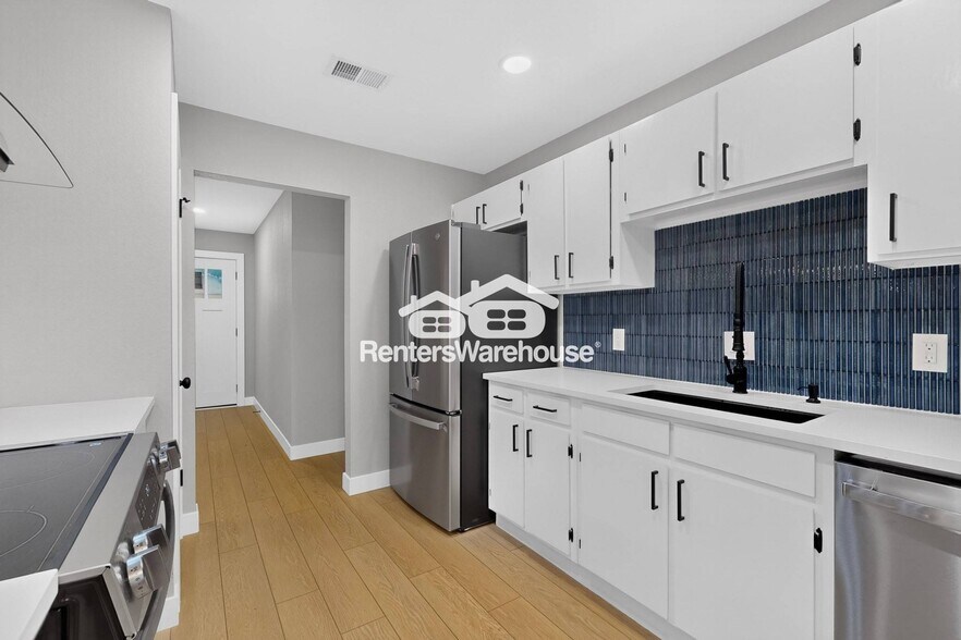 Building Photo - 5306 Vincennes Ct