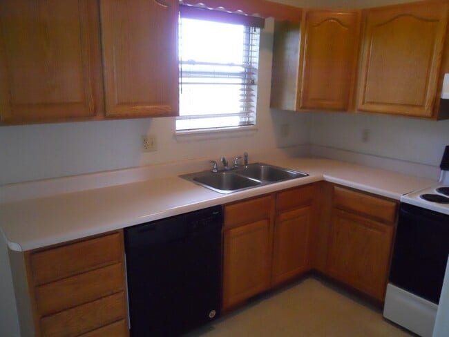 Building Photo - 764A GARRETT 485 BELLFLOWER