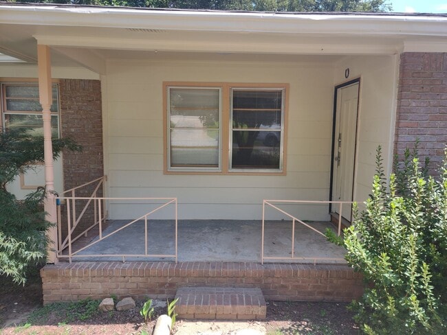 Building Photo - Downtown PC with River View