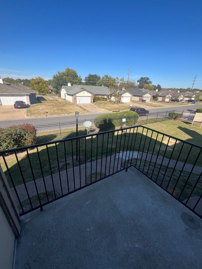 Building Photo - One bedroom one bathroom loft in Tulsa!