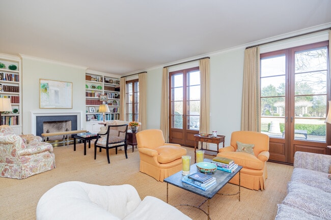 Building Photo - 286 Downs Path