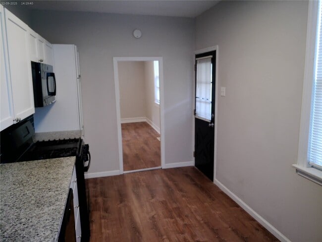 Building Photo - 6118 Vermont Ave