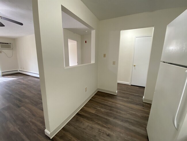 Building Photo - 385 Huse Rd