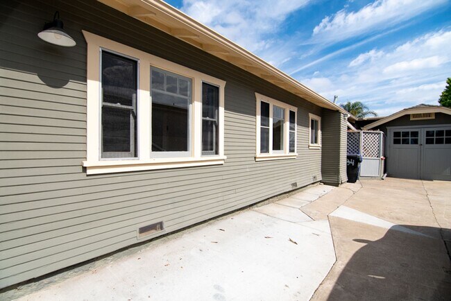 Building Photo - Charming 3-Bedroom Home for Lease in College West, San Diego
