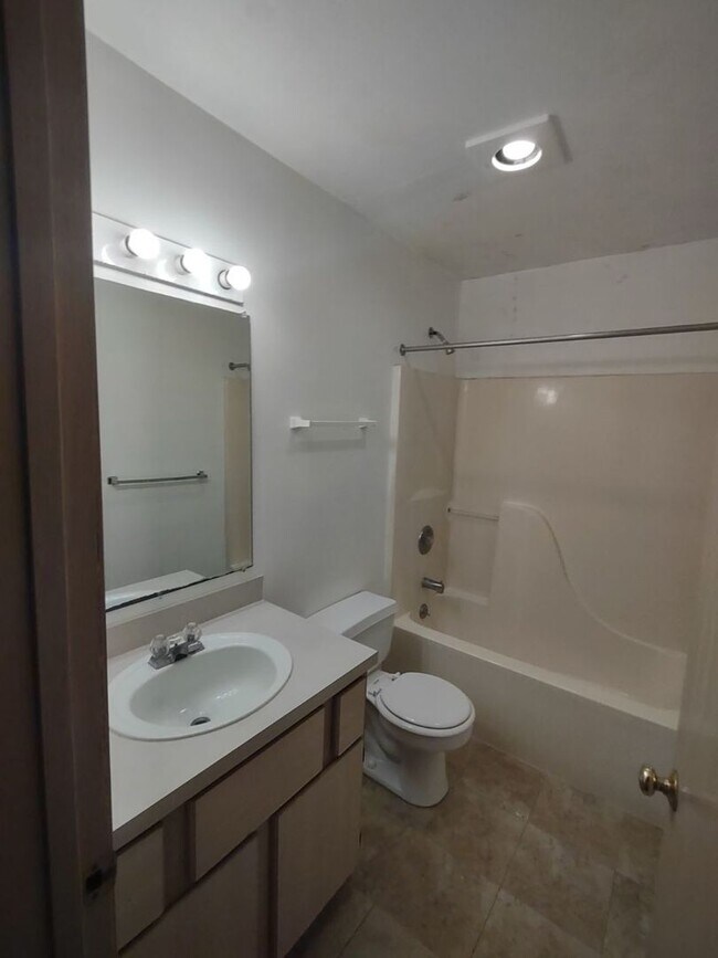 Building Photo - Ground Floor 2 BR 2BA with Storage & w/d