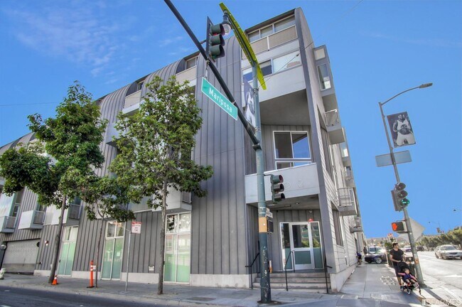 Building Photo - 2002 3rd St