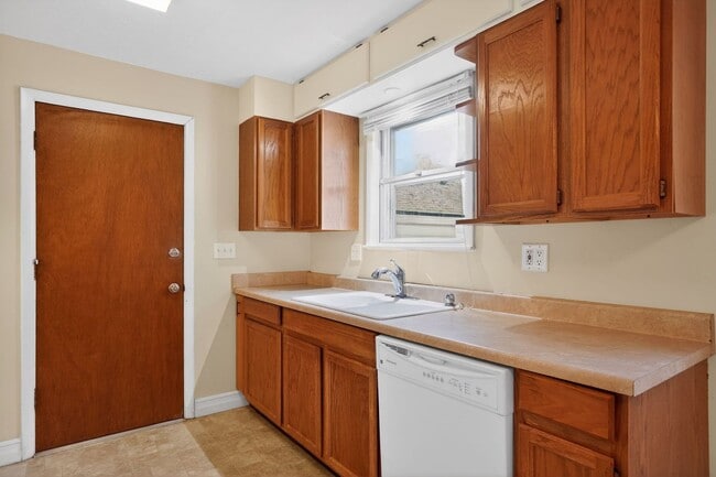 Building Photo - 4525 SW 180th Ave