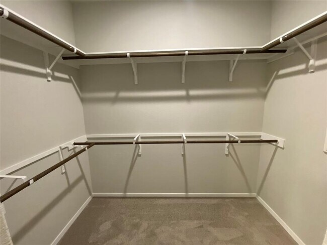 Building Photo - 194 Heritage Ml Trl