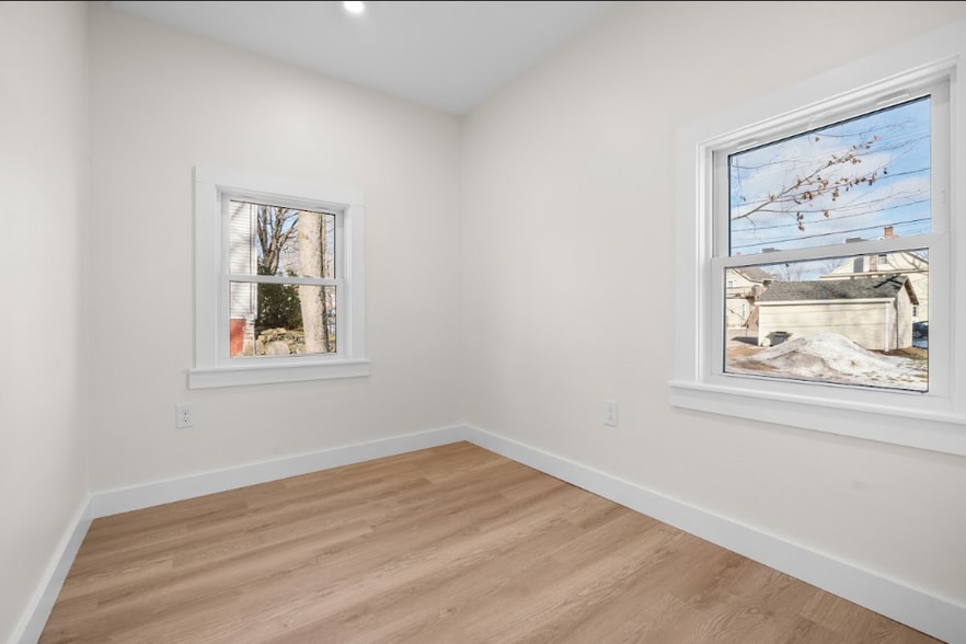 Building Photo - 17 Bridge St