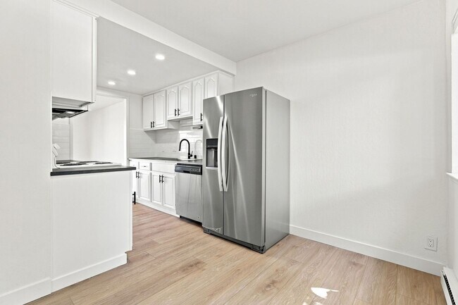 Building Photo - 3001 Kaiser Dr