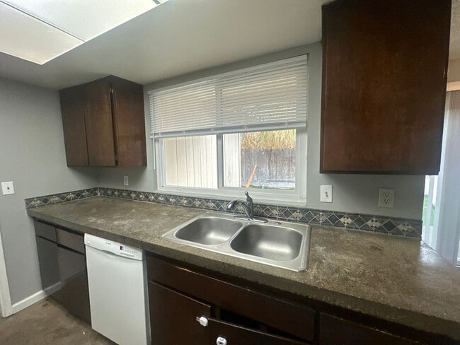 Building Photo - 1331 Frankfort Ct