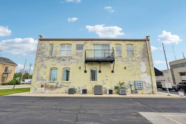 Building Photo - 1111 55th St
