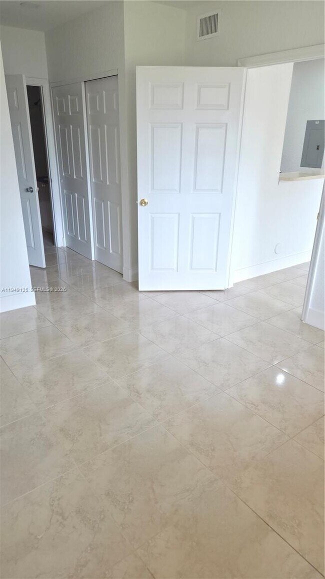 Building Photo - 2101 Belmont Ln