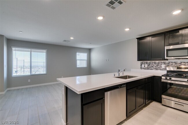 Building Photo - 6184 Rathbone St