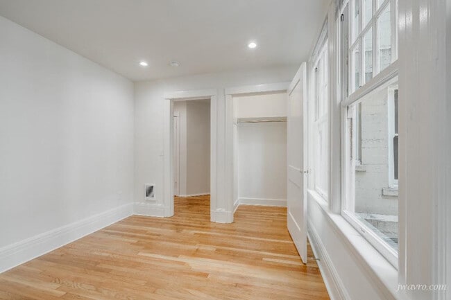 Building Photo - 560 O'Farrell St