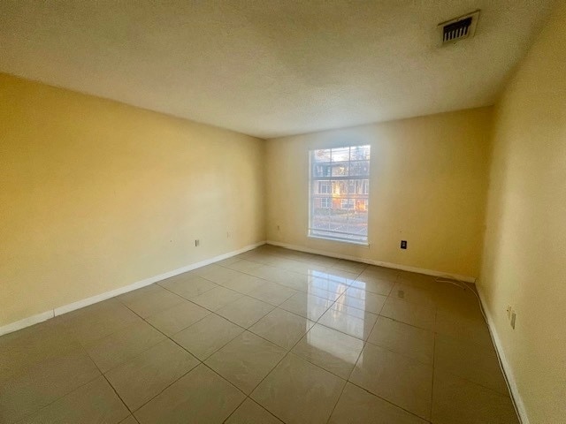 Building Photo - 4002 Versailles Dr