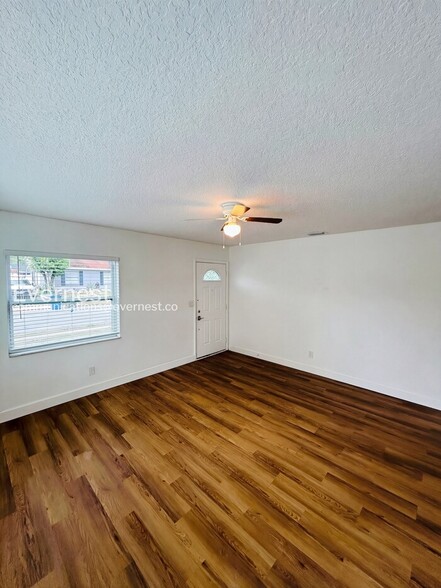 Building Photo - 2070 Loma Linda Way N