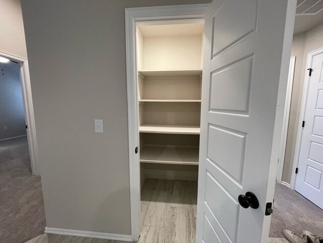 Building Photo - 3 bed Yukon