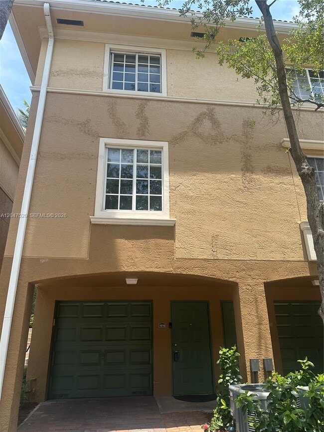 Building Photo - 2961 NE 185th St