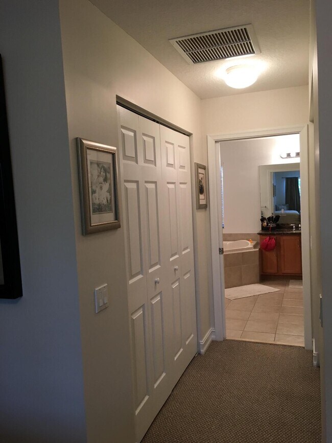 Building Photo - 8845 Sandy Crest Ln