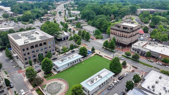 Building Photo - 120 Grand Cres