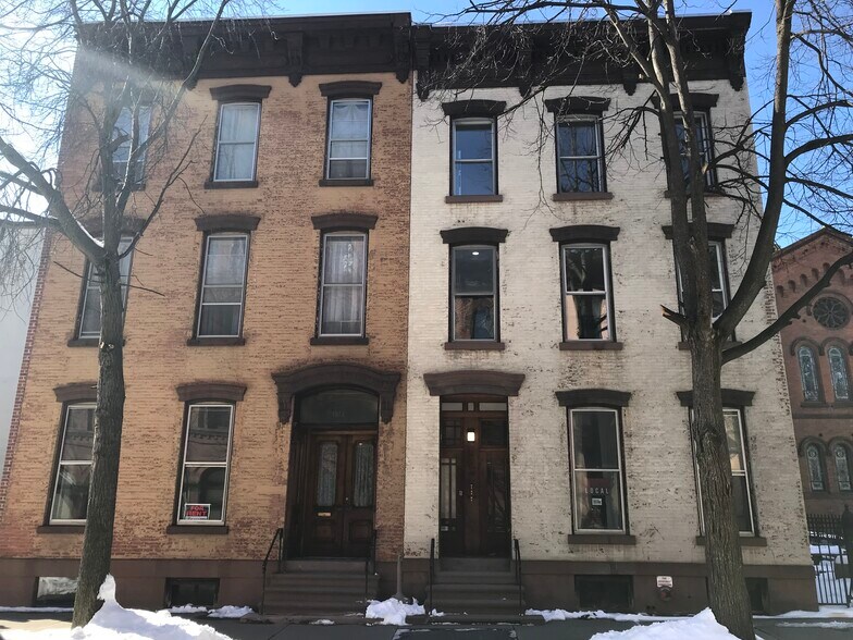 Building Photo - 1913 5th Ave