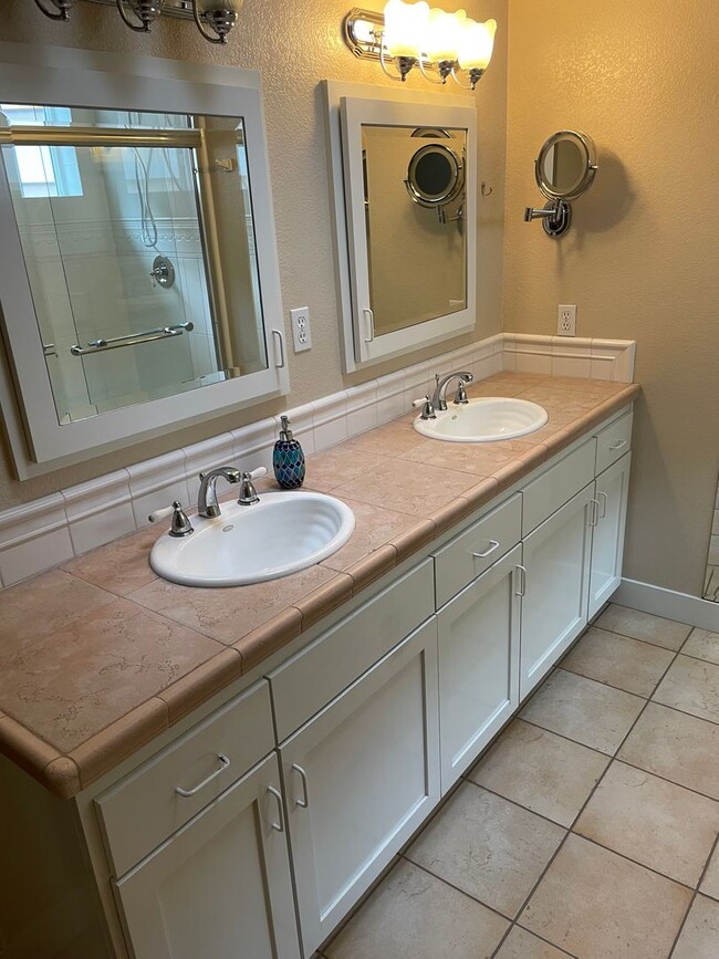 Building Photo - I STREET/22ND CORNER