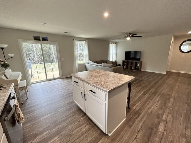 Building Photo - 132 Queens Mill Ct