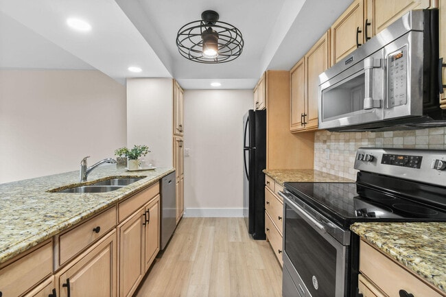 Building Photo - 2233 NW 22nd Ave