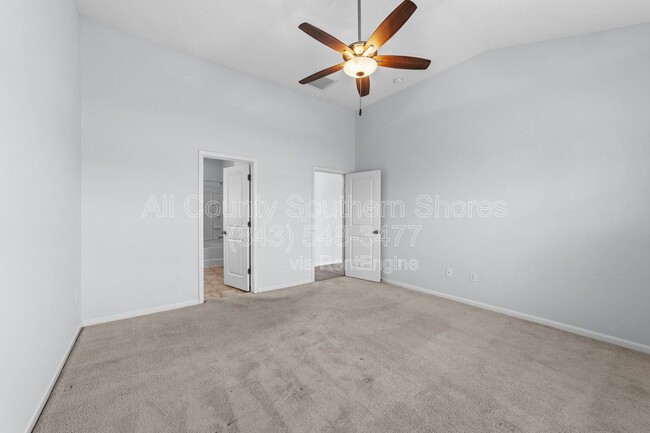 Building Photo - 877 Devon Estate Ave